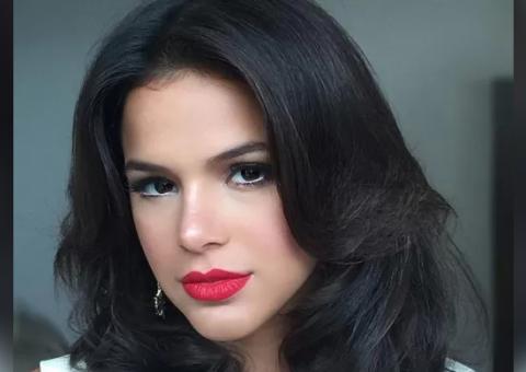 Bruna Marquezine aparece sem maquiagem na academia e surpreende seguidores