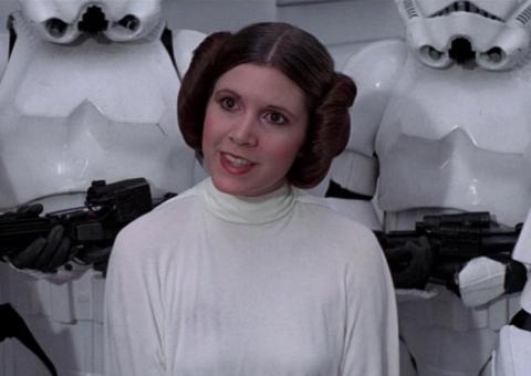 Fãs criam petição para que personagem de Carrie Fischer vire princesa da Disney