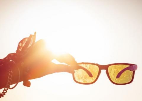 Especialista alerta para os perigos dos raios solares aos olhos