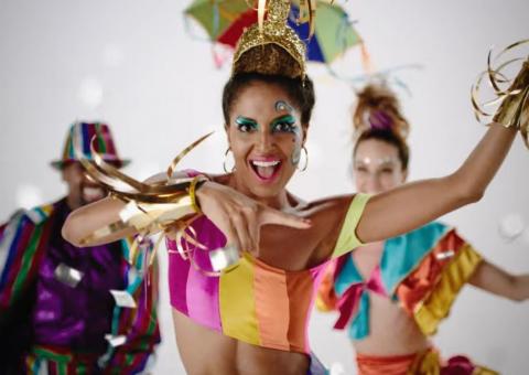 Ex-globeleza  comenta sobre fim de nudez em vinheta de carnaval 