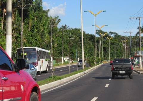 Cobrador é esfaqueado durante assalto à ônibus em Manaus