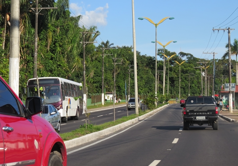 Cobrador é esfaqueado durante assalto à ônibus em Manaus