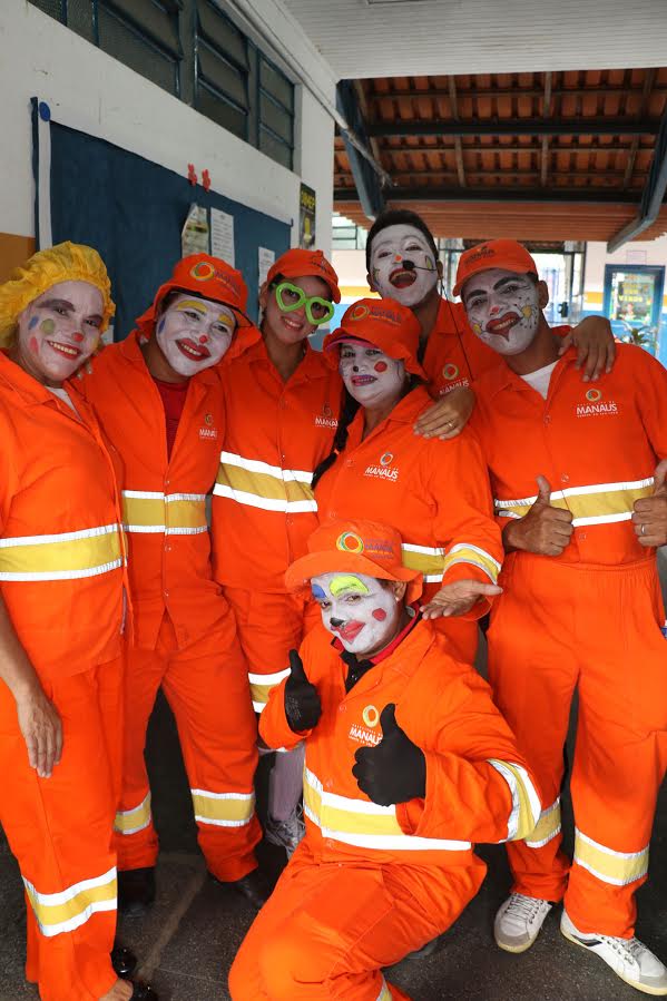 Garis da Alegria levam informações sobre coleta de lixo 