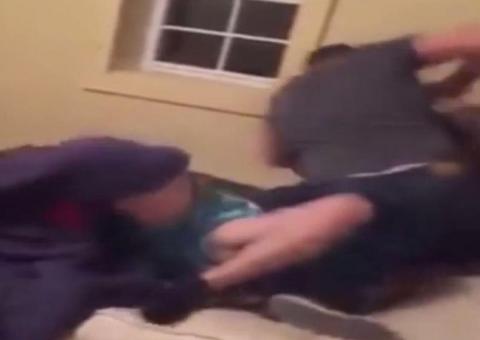 Vídeo flagra marido atacando amante de esposa após encontra-los na cama 