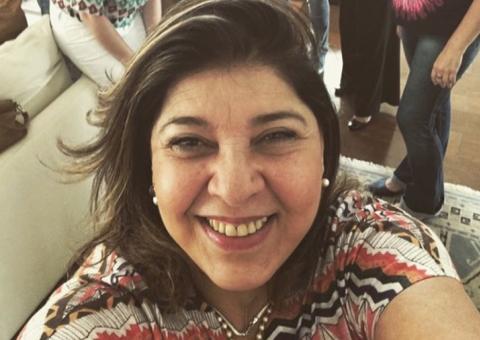 Roberta Miranda causa ao postar foto seminua ‘Lá vem puxão de orelhas’