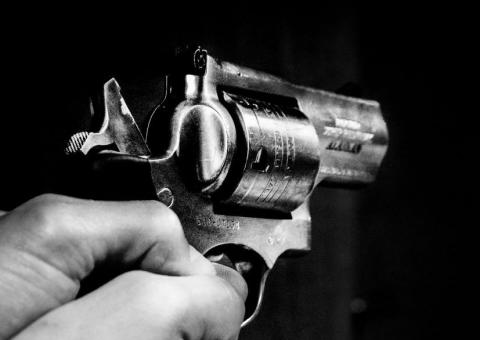 Duas mulheres são atingidas pela mesma bala ao voltar de festa 