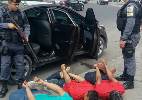 Trio é preso suspeito de roubar carro em Manaus 