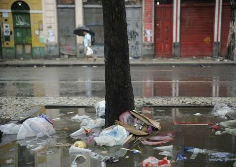 Equipes atuam em mutirões para evitar prejuízos com as chuvas