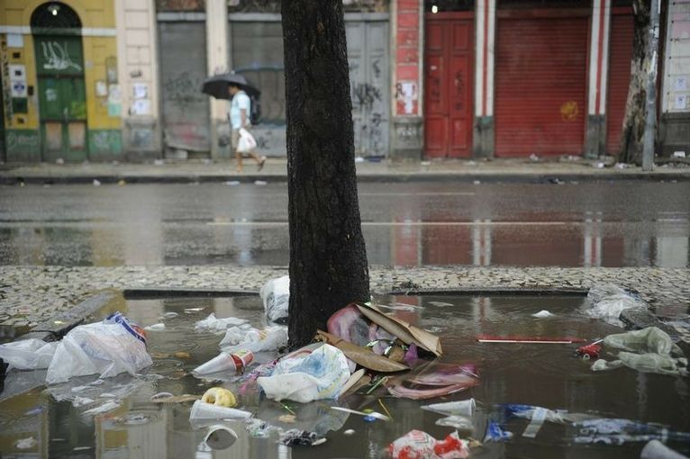 Equipes atuam em mutirões para evitar prejuízos com as chuvas