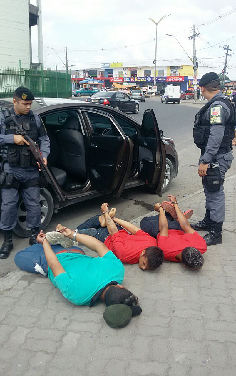 Trio é preso suspeito de roubar carro em Manaus 