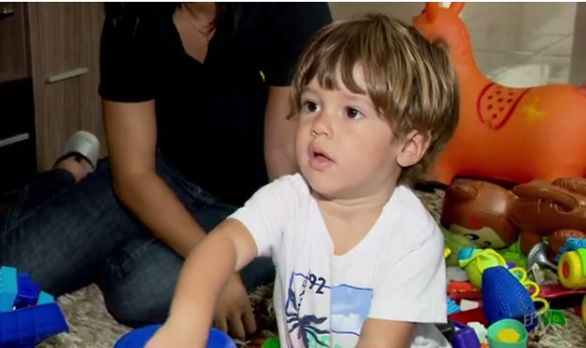 Criança de 1 ano é  atropelada e é salva por um 'milagre'; Vídeo