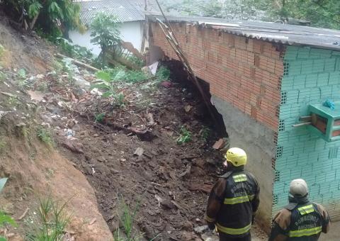 Famílias que moravam em área de risco recebem Auxílio Aluguel         