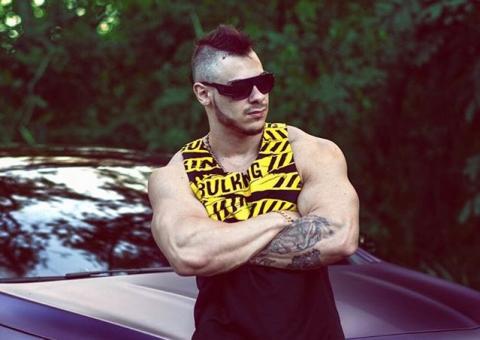 Nu frontal de Léo Stronda cai na rede e internet agora sabe porque ele é monstrão. 'Fazer o que!?'