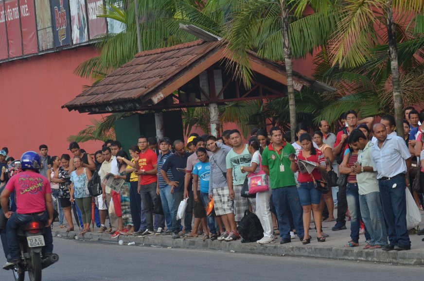 Rodoviários querem parar frota de ônibus na terça-feira