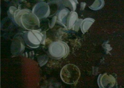 Famílias de presos denunciam comida estragada, mas autoridades afirmam outra coisa