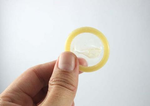 Homem é condenado por estupro após fazer sexo sem camisinha com a parceira 