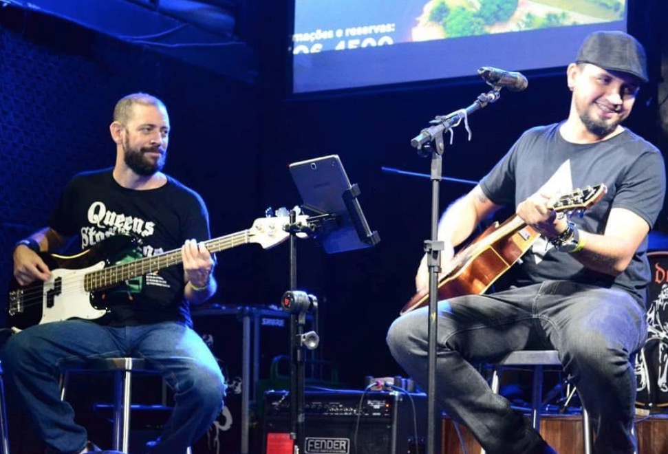 Porão do Alemão tem happy hour em dobro e quinta acústica 