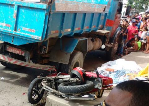 Em Manaus, assaltantes morrem após colisão com caçamba