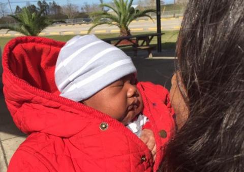 Bebê ‘gigante’ surpreende ao nascer com 6,5 quilos e 55,8 centímetros 