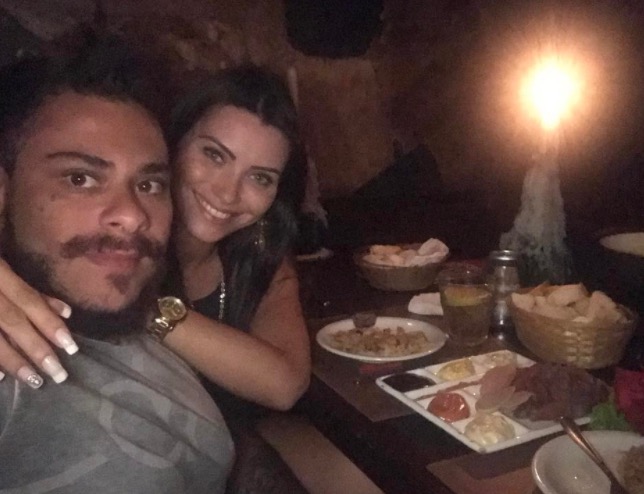  Mulher de Léo Stronda rebate comentários após nude vazada 