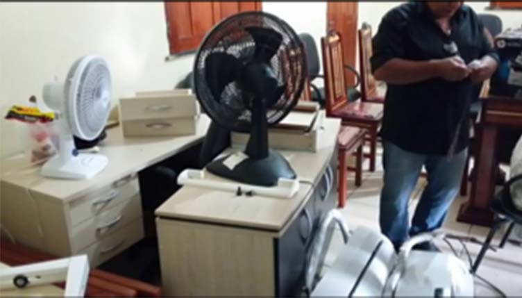 Polícia encontra móveis e bens desaparecidos na casa do ex-prefeito de Maués