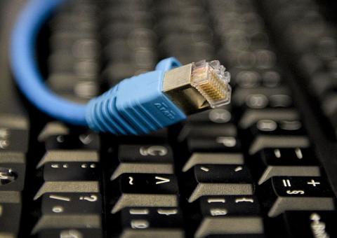 Banda larga fixa pode ter franquia de dados em 2017, diz Kassab