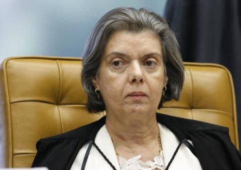 Cármen Lúcia exige esforço de juízes na análise de processos de presos provisórios