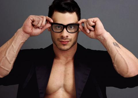 Após polêmica de nude, Léo Stronda é chamado de homofóbico por internautas