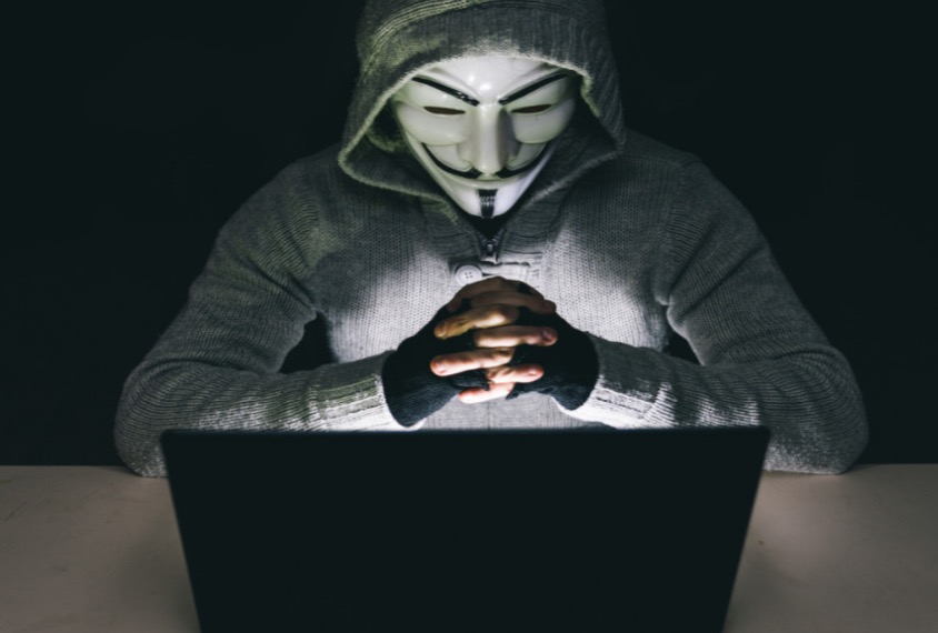 Anonymous ameaça governantes caso limite de banda larga seja aprovado