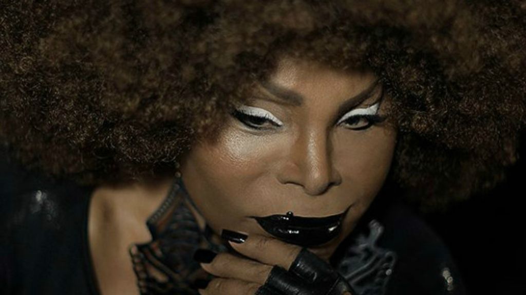 Elza Soares passa mal é levada às pressas para hospital de Salvador