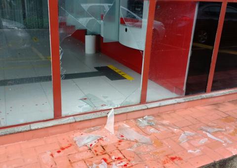 Bandido é baleado durante tentativa de assalto a agência bancária em Manaus