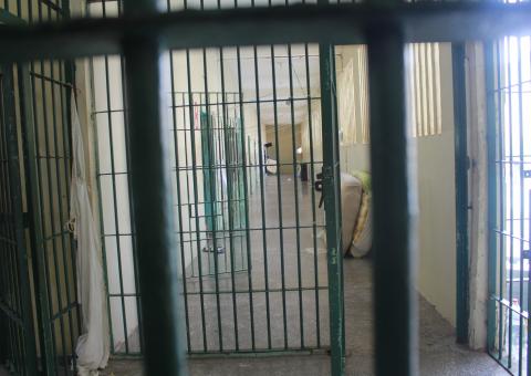 Governo planeja substituir empresa que administra presídios em Manaus