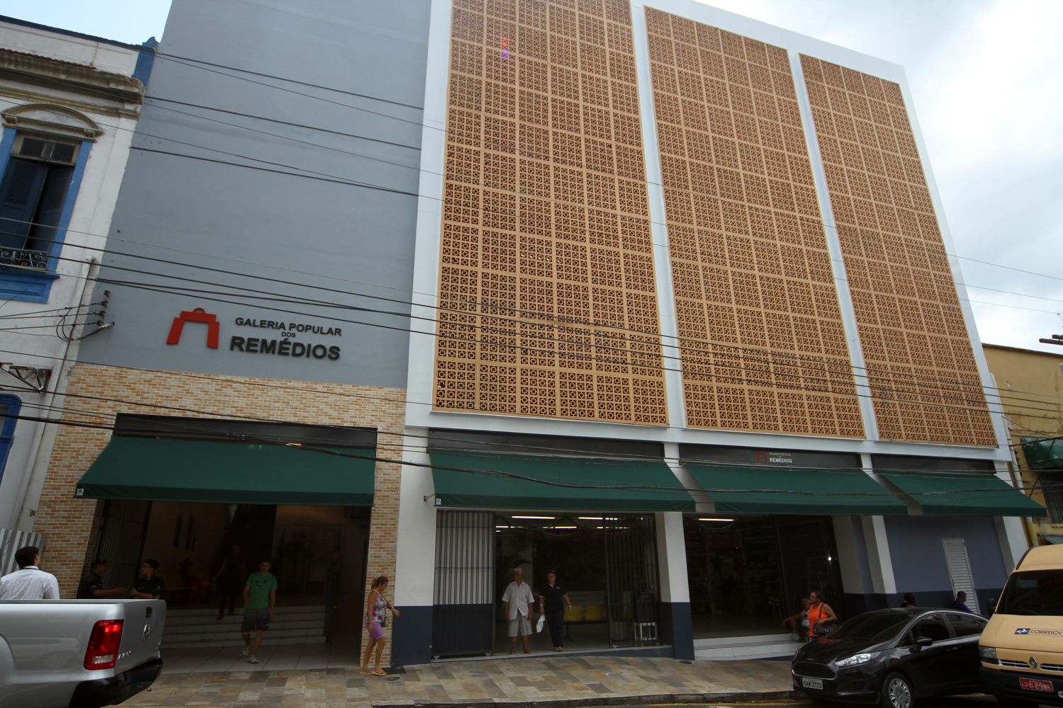 Fiscalização advertiu mais de 30 Lojistas de Galerias por vender produtos nas ruas do Centro de Manaus