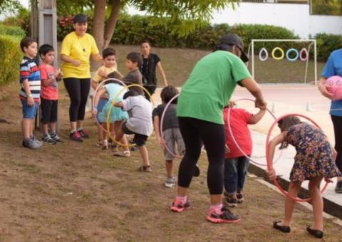 O Mundo das Artes invade colônia de férias do Teatro Manauara