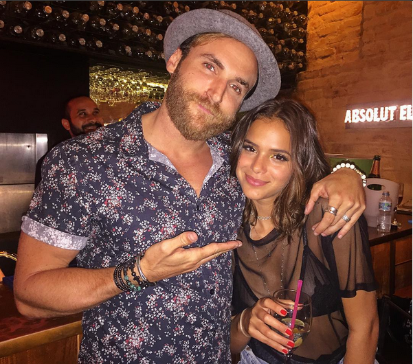 Amigo de Neymar encontra Marquezine em festa e entrega: 'de olho na cunhada'