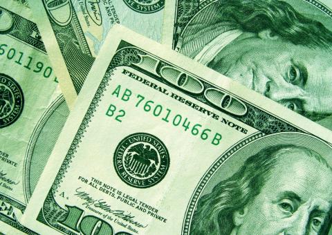Em dia de correções, dólar comercial encosta em R$ 3,20