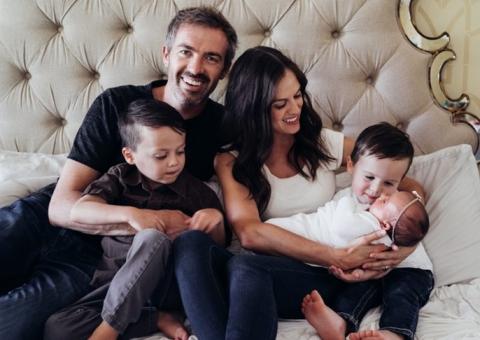 Casal procura babá para dar volta ao mundo com tudo pago 