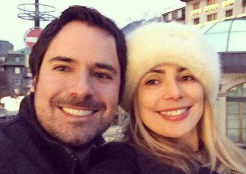  Rachel Sheherazade anuncia noivado um mês após assumir namoro com 'bonitão'