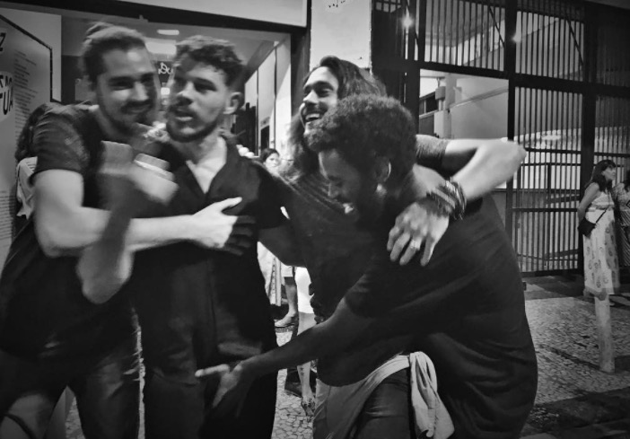    José Loreto tem pênis agarrado por ex-ator de Malhação