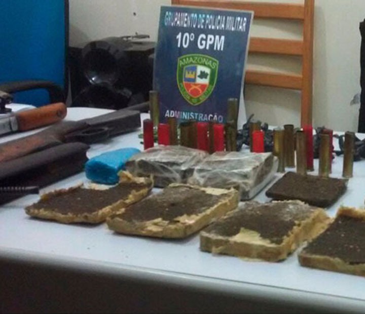 Quinteto é preso com espingarda e drogas no AM