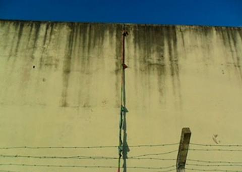 Na Bahia, 21 presos fogem de carceragem depois de quebrar cadeados de celas