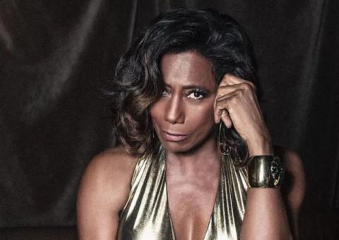 Glória Maria é criticada por fã na web e dá no olho em resposta 