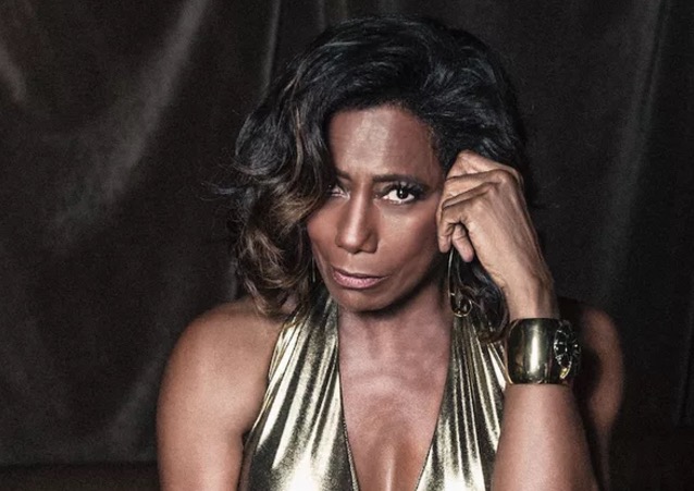 Glória Maria é criticada por fã na web e dá no olho em resposta 