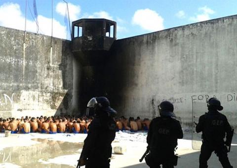 PM invade presídio e tenta acabar com rebelião que já dura mais de 13h