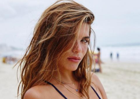 Namorada de Cauã Reymond 'choca' seguidoras com corpo megadefinido 