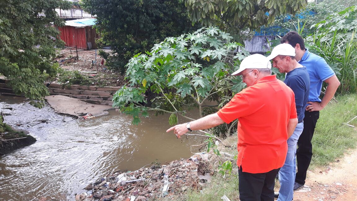 Governo realiza obras emergenciais para conter alagações
