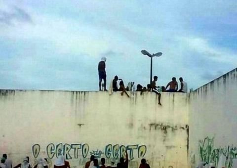 Esquartejados e decapitados, corpos de detentos são encontrados em fossa após rebelião