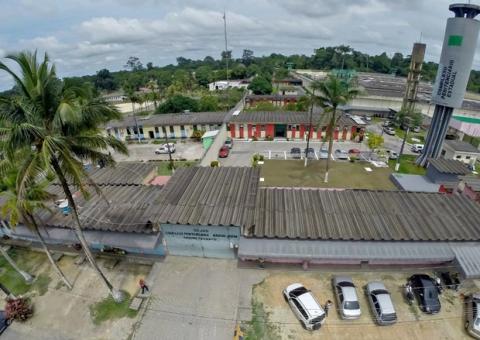 Agente Penitenciário preso por passar informações sigilosas para detento do Compaj é solto