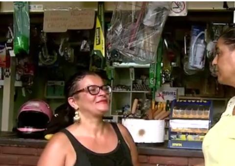 Mulher acha conta com dinheiro e comove moradores de sua cidade com sua atitude