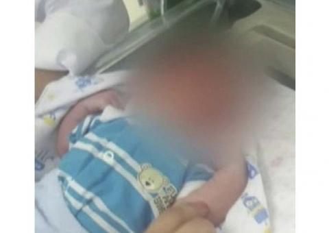 Mulher abandona recém-nascido próximo a lixeira e câmeras flagram o momento 